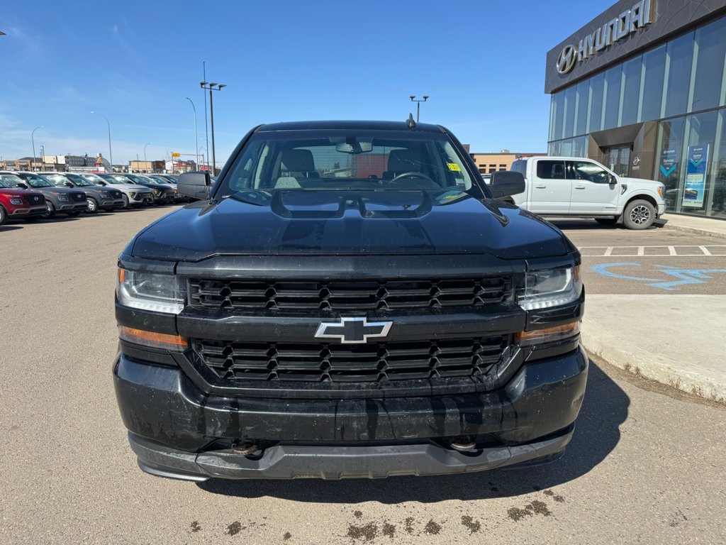 2018  Silverado 1500 Custom in Lloydminster, Saskatchewan - 2 - w1024h768px