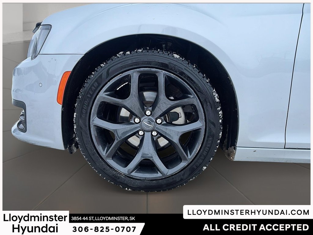 2022 Chrysler 300 S in Lloydminster, Saskatchewan - 10 - w1024h768px