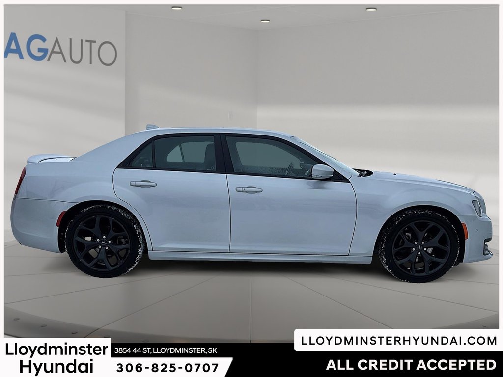 2022 Chrysler 300 S in Lloydminster, Saskatchewan - 4 - w1024h768px