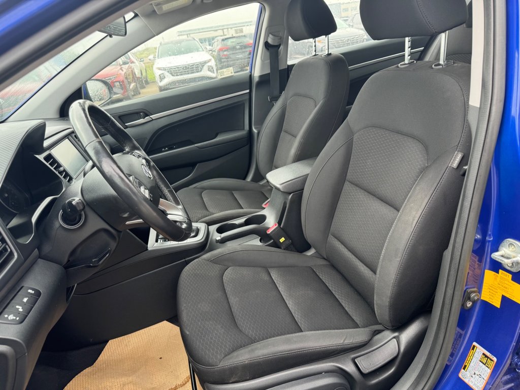 2020  Elantra Preferred w/Sun & Safety Package in Lloydminster, Saskatchewan - 14 - w1024h768px