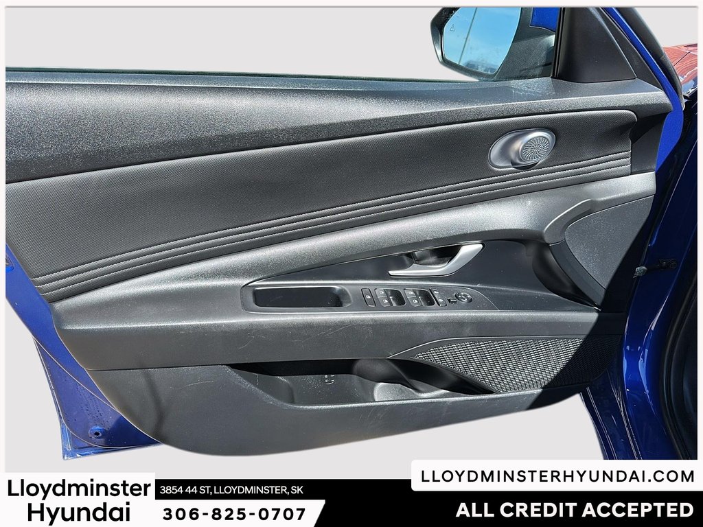 2023 Hyundai Elantra Preferred in Lloydminster, Saskatchewan - 13 - w1024h768px