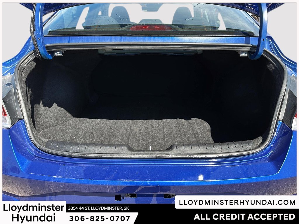 2023 Hyundai Elantra Preferred in Lloydminster, Saskatchewan - 9 - w1024h768px