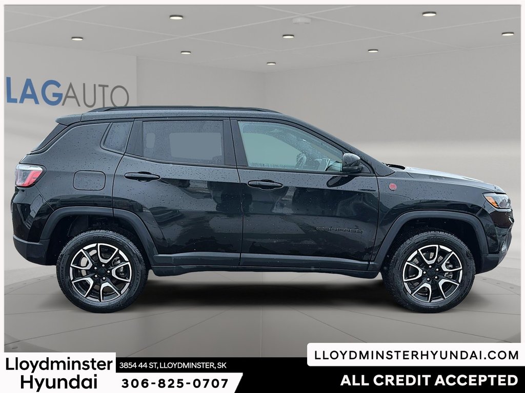 2024 Jeep Compass Trailhawk in Lloydminster, Saskatchewan - 4 - w1024h768px