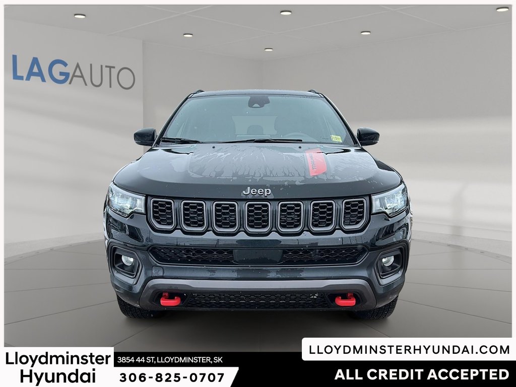 2024 Jeep Compass Trailhawk in Lloydminster, Saskatchewan - 2 - w1024h768px