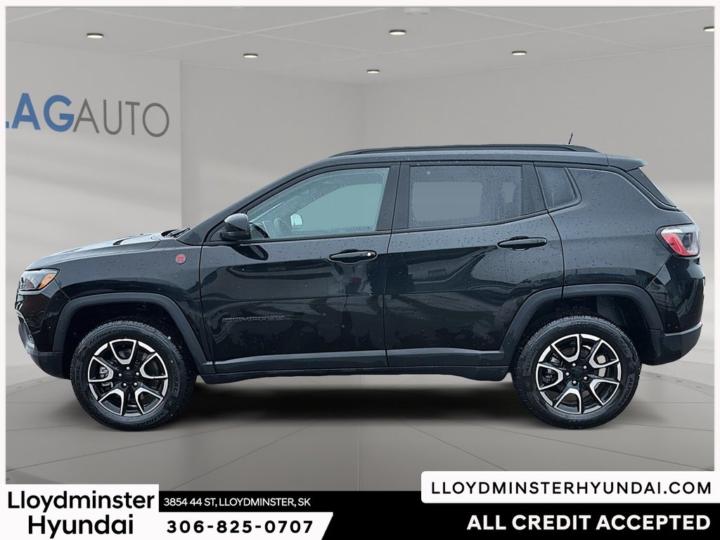 2024 Jeep Compass Trailhawk in Lloydminster, Saskatchewan - 8 - w1024h768px