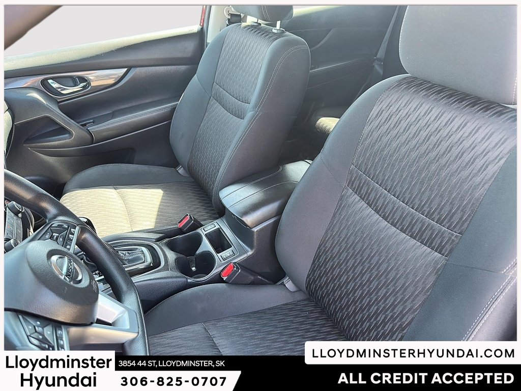 2020 Nissan Rogue SV in Lloydminster, Saskatchewan - 11 - w1024h768px