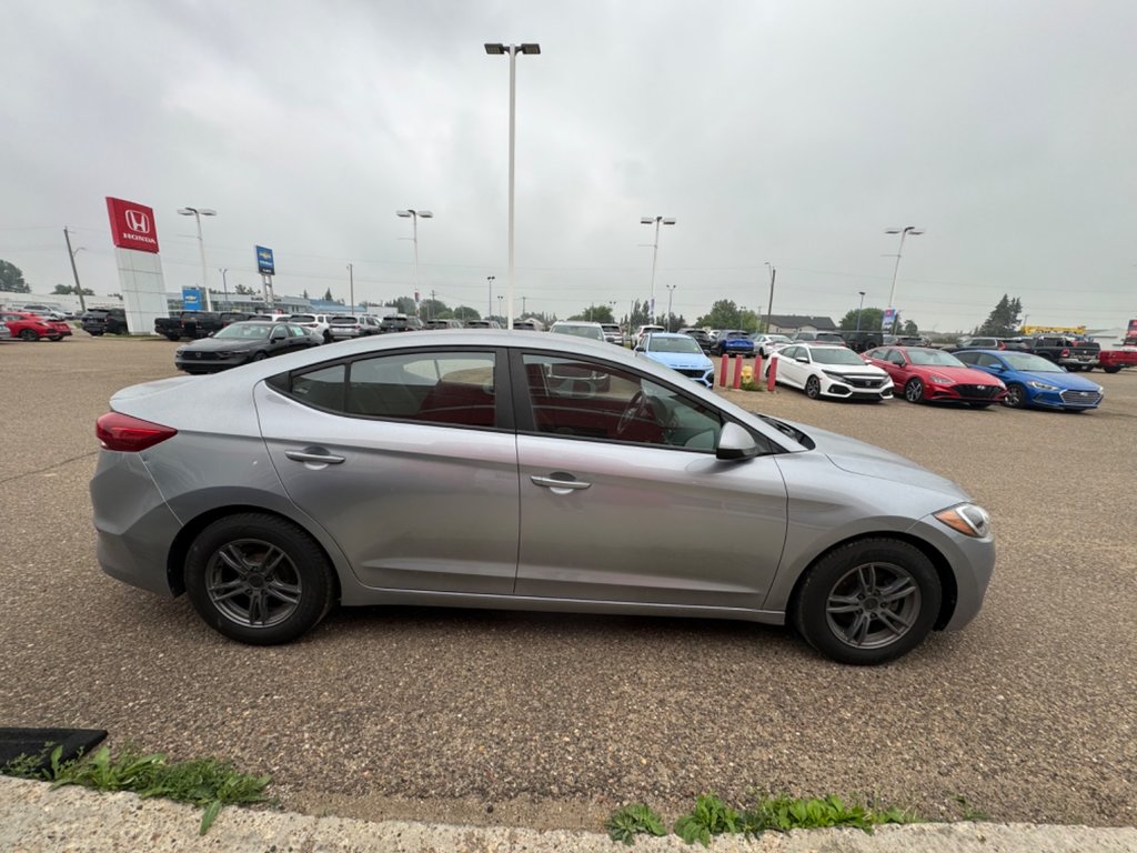 2017  Elantra LE in Lloydminster, Saskatchewan - 6 - w1024h768px