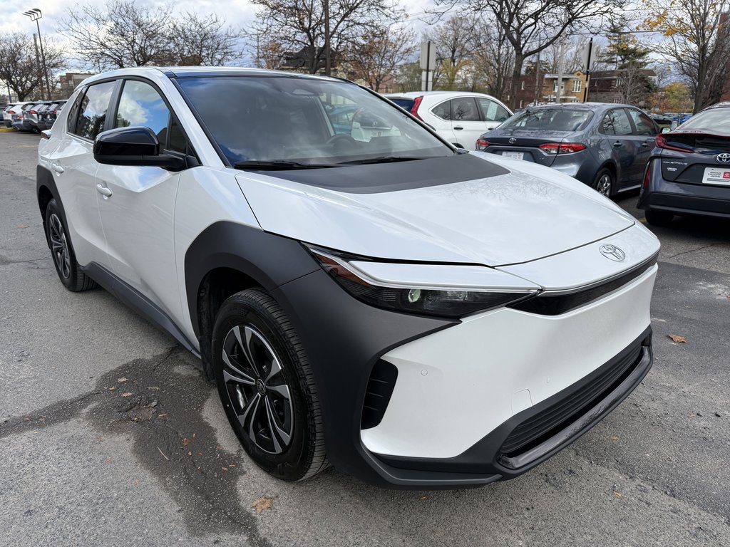Toyota bZ4X XLE 2023-7