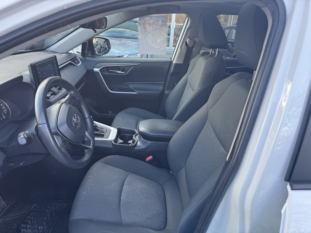 Toyota RAV4 XLE 2021-5