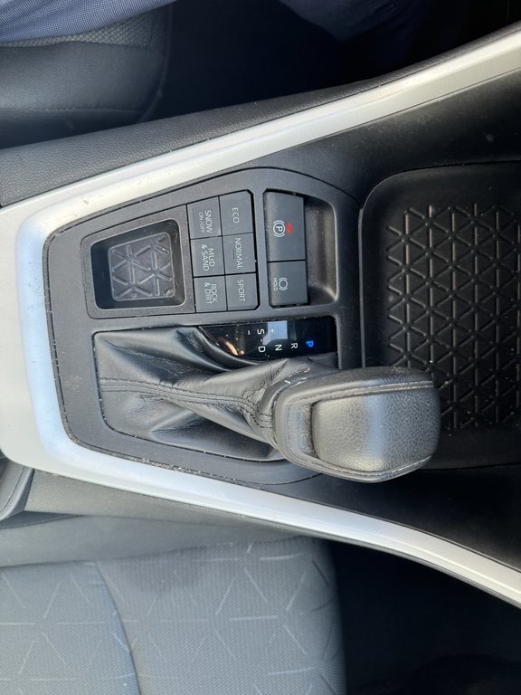 Toyota RAV4 XLE 2022-6