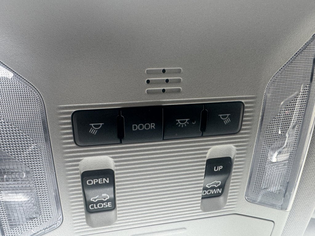 Toyota RAV4 XLE 2022-3