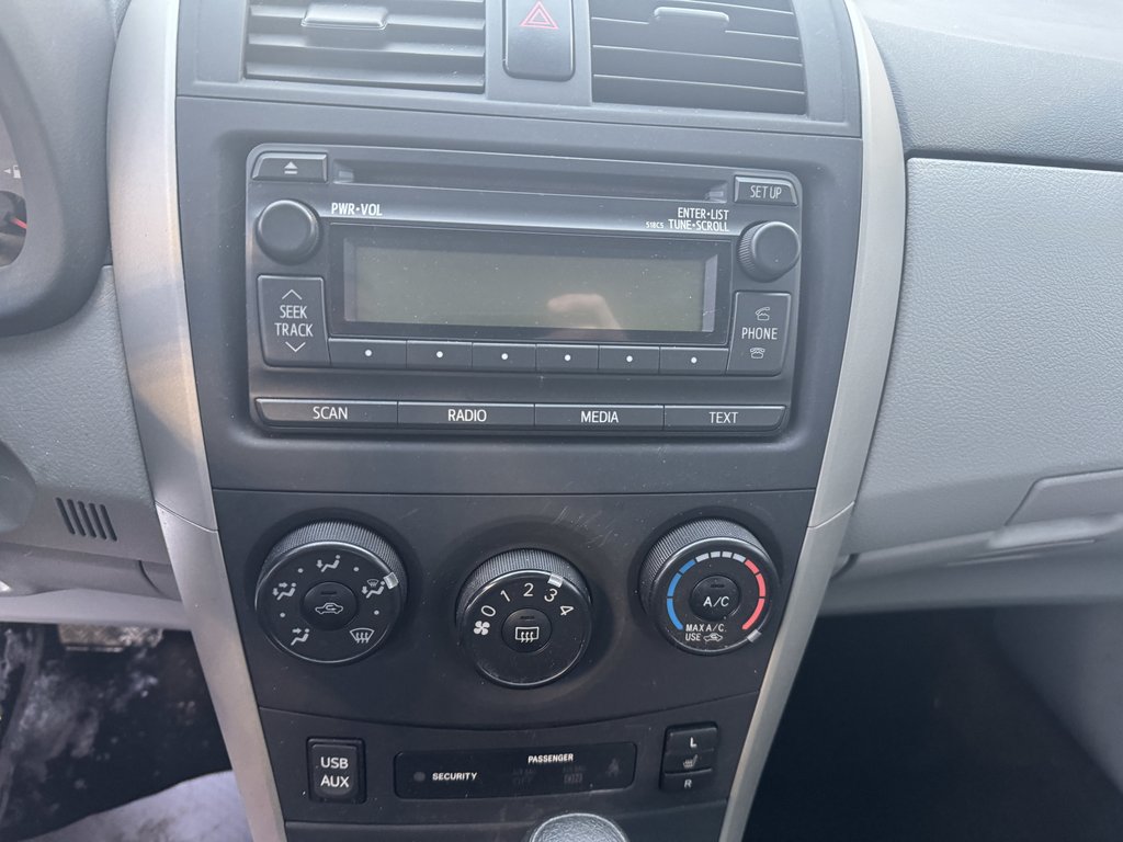 Toyota Corolla CE 2013-7