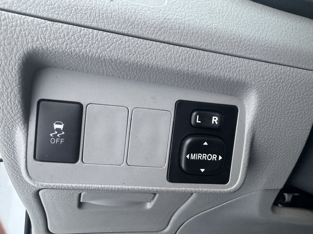 Toyota Corolla CE 2013-1