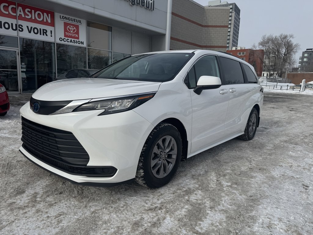 Toyota Sienna LE 2023-0