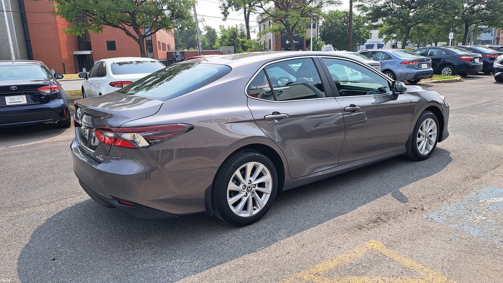 Toyota Camry Hybrid LE 2021-3