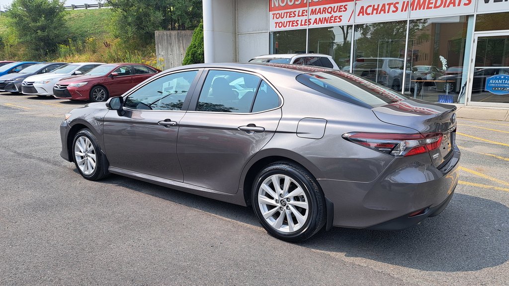 Toyota Camry Hybrid LE 2021-4