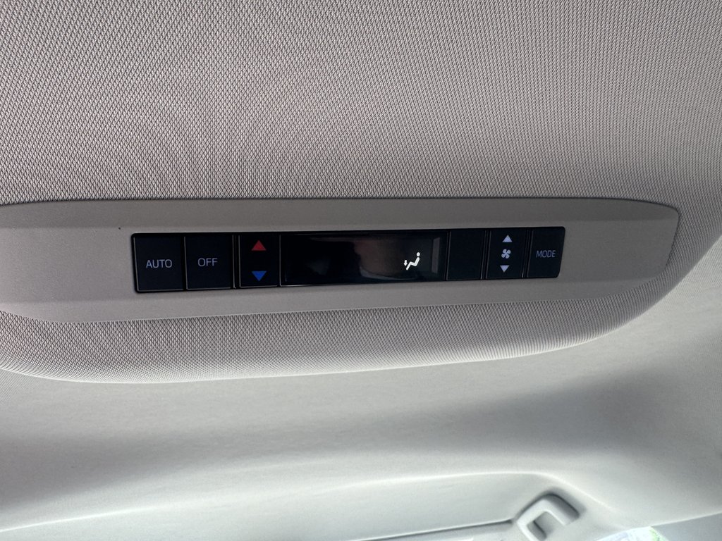 Toyota Sienna LE 2023-6