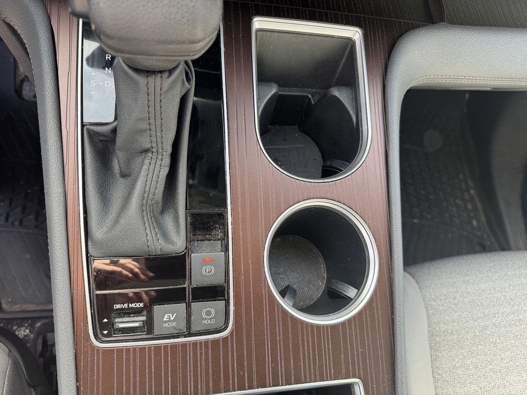 Toyota Sienna LE 2023-7