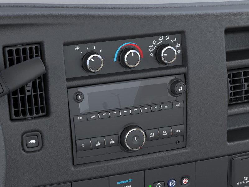 2025 Chevrolet EXPRESS CUTAWAY 3500 in Saint-Hyacinthe, Quebec - 20 - w1024h768px