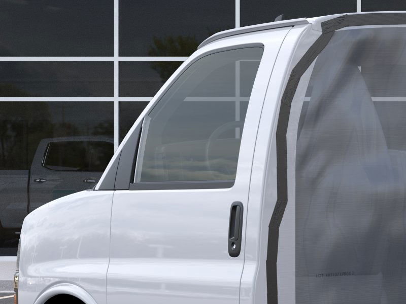 2025 Chevrolet EXPRESS CUTAWAY 3500 in Saint-Hyacinthe, Quebec - 12 - w1024h768px