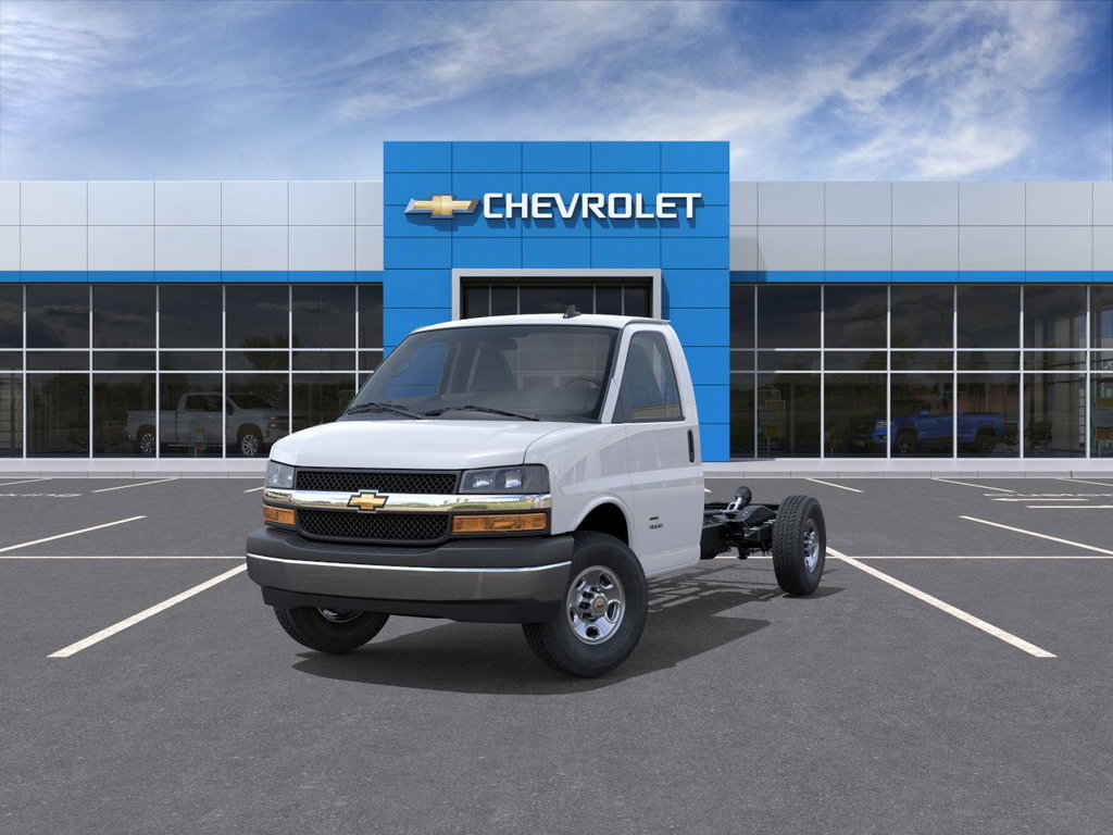 2025 Chevrolet EXPRESS CUTAWAY 3500 in Saint-Hyacinthe, Quebec - 8 - w1024h768px