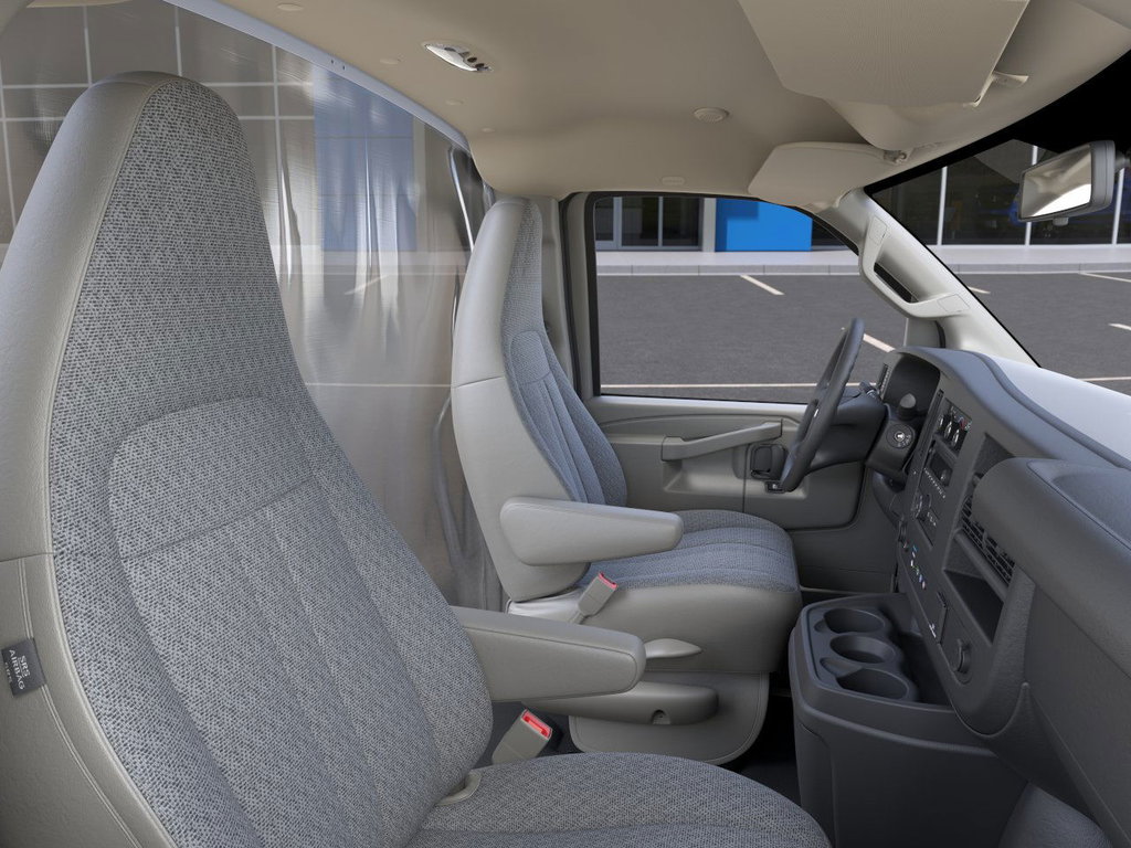 2025 Chevrolet EXPRESS CUTAWAY 3500 in Saint-Hyacinthe, Quebec - 17 - w1024h768px