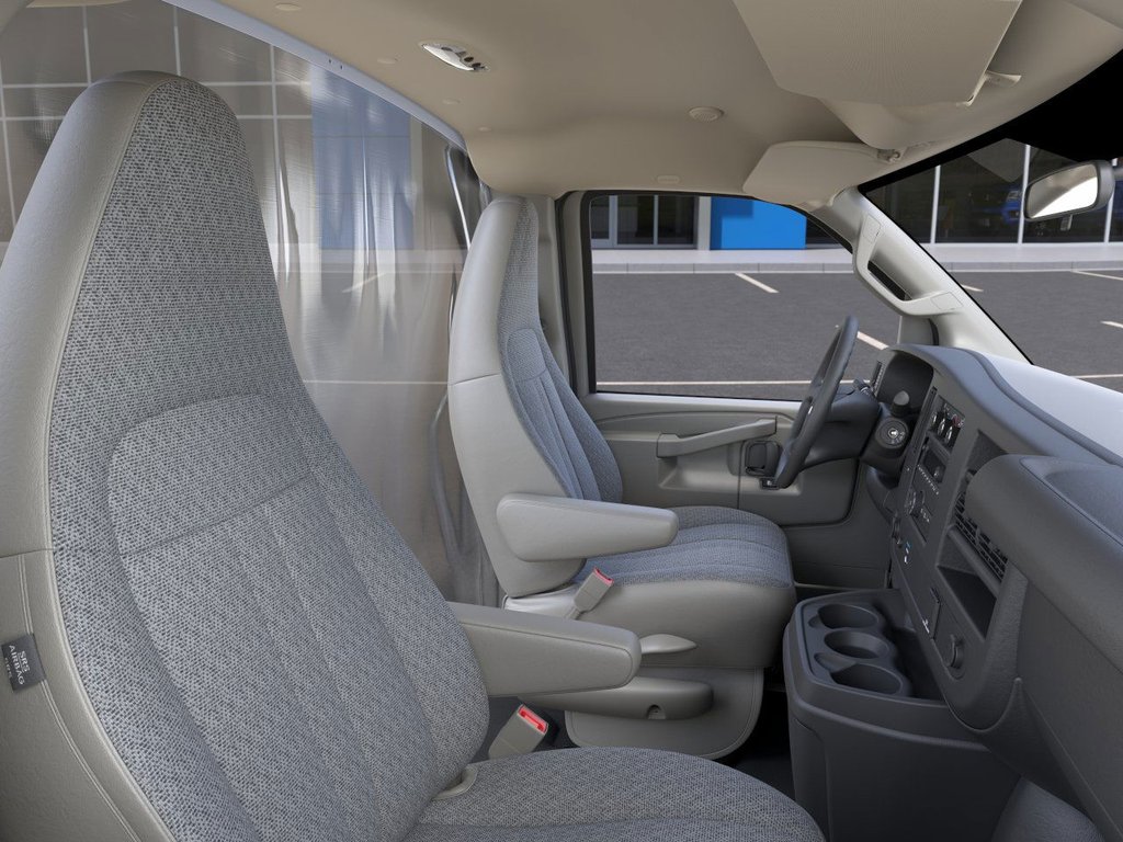 2025 Chevrolet EXPRESS CUTAWAY 3500 in Saint-Hyacinthe, Quebec - 17 - w1024h768px