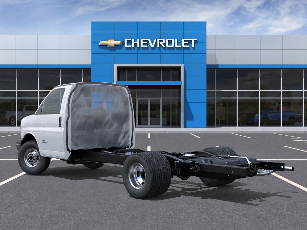 Chevrolet EXPRESS CUTAWAY 4500  2025 à Saint-Hyacinthe, Québec - 3 - w1024h768px