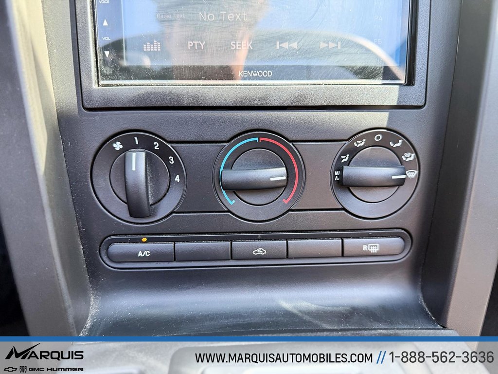 2006 Ford Mustang in Matane, Quebec - 13 - w1024h768px