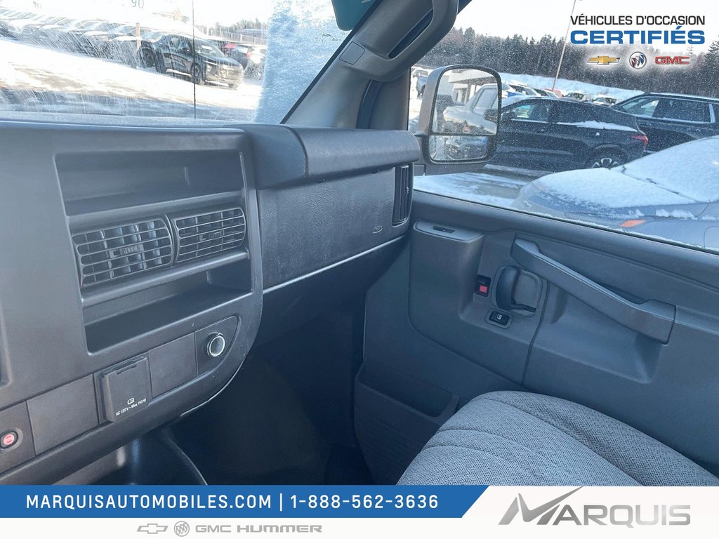 GMC Savana Cargo Van  2021 à Matane, Québec - 17 - w1024h768px