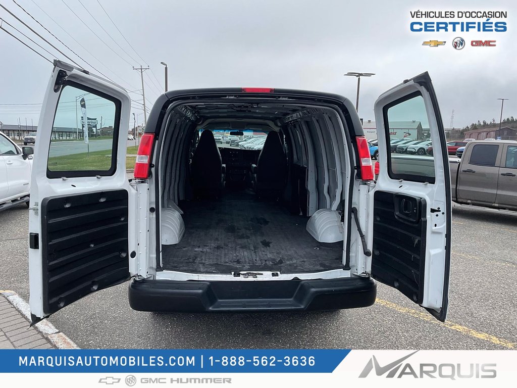 GMC Savana Cargo Van  2022 à Matane, Québec - 3 - w1024h768px