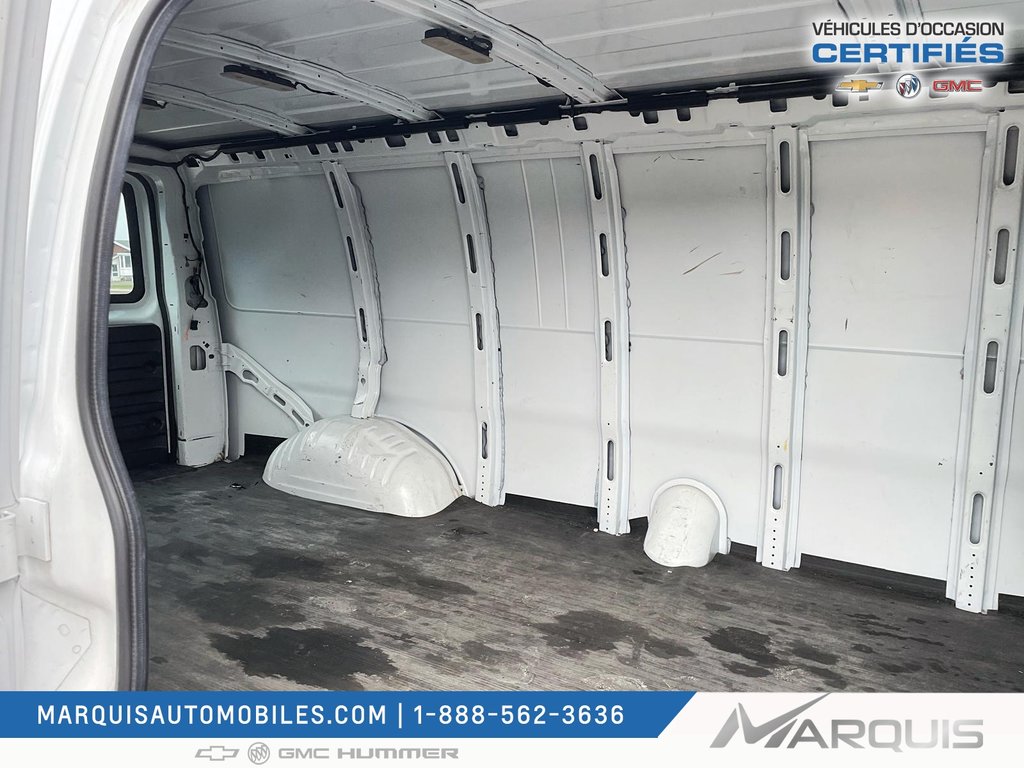 GMC Savana Cargo Van  2022 à Matane, Québec - 5 - w1024h768px