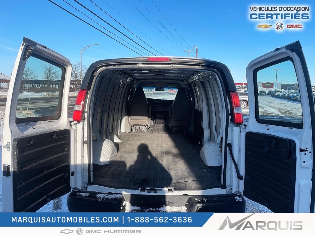 GMC Savana Cargo Van  2022 à Matane, Québec - 5 - w1024h768px