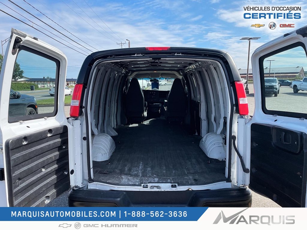 GMC Savana Cargo Van  2022 à Matane, Québec - 4 - w1024h768px