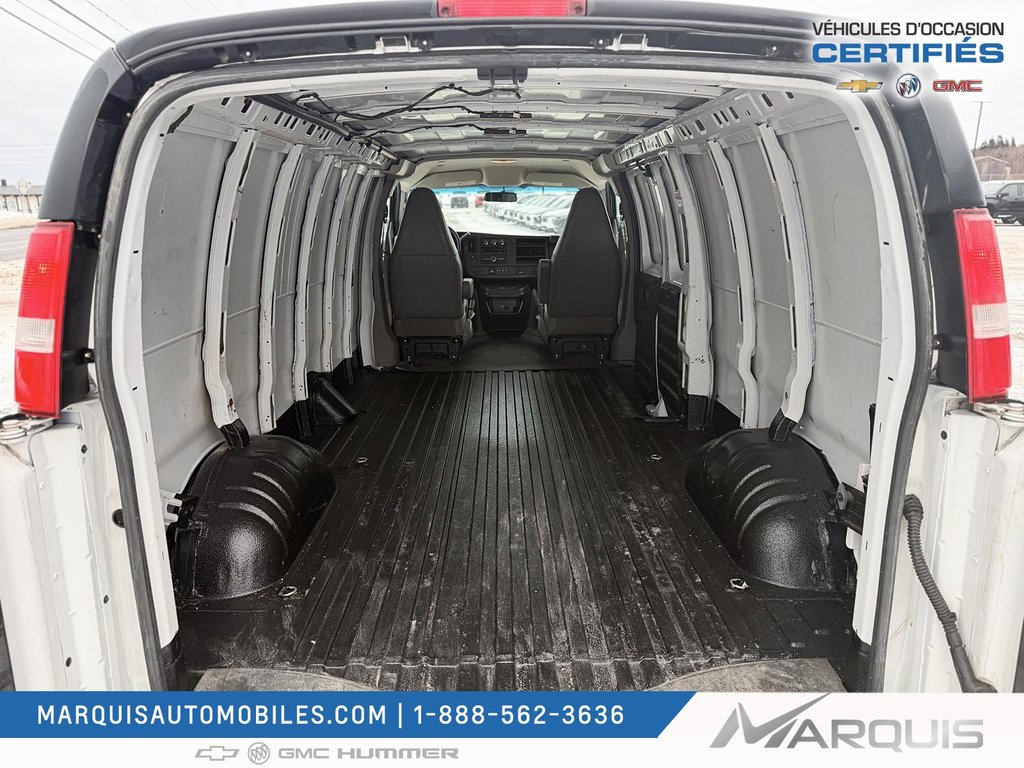 GMC Savana Cargo Van  2022 à Matane, Québec - 4 - w1024h768px