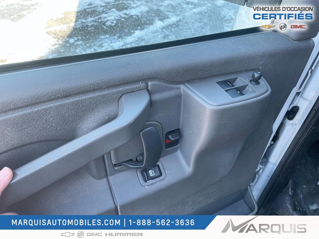 GMC Savana Cargo Van  2022 à Matane, Québec - 11 - w1024h768px