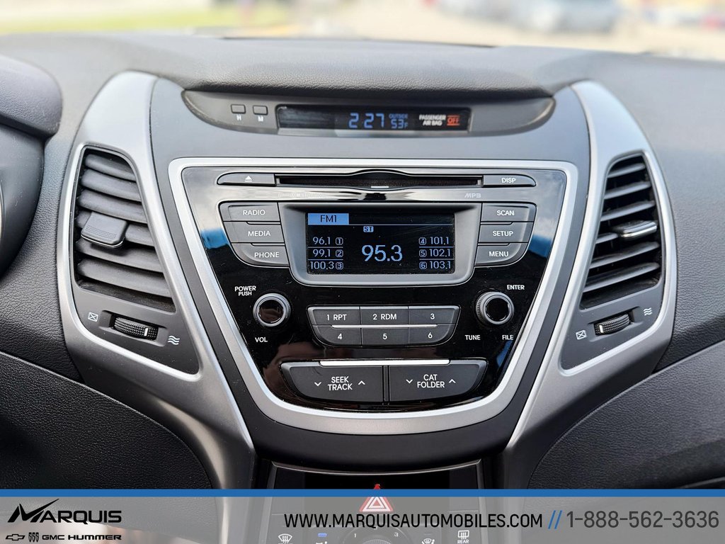 2015 Hyundai Elantra in Matane, Quebec - 9 - w1024h768px