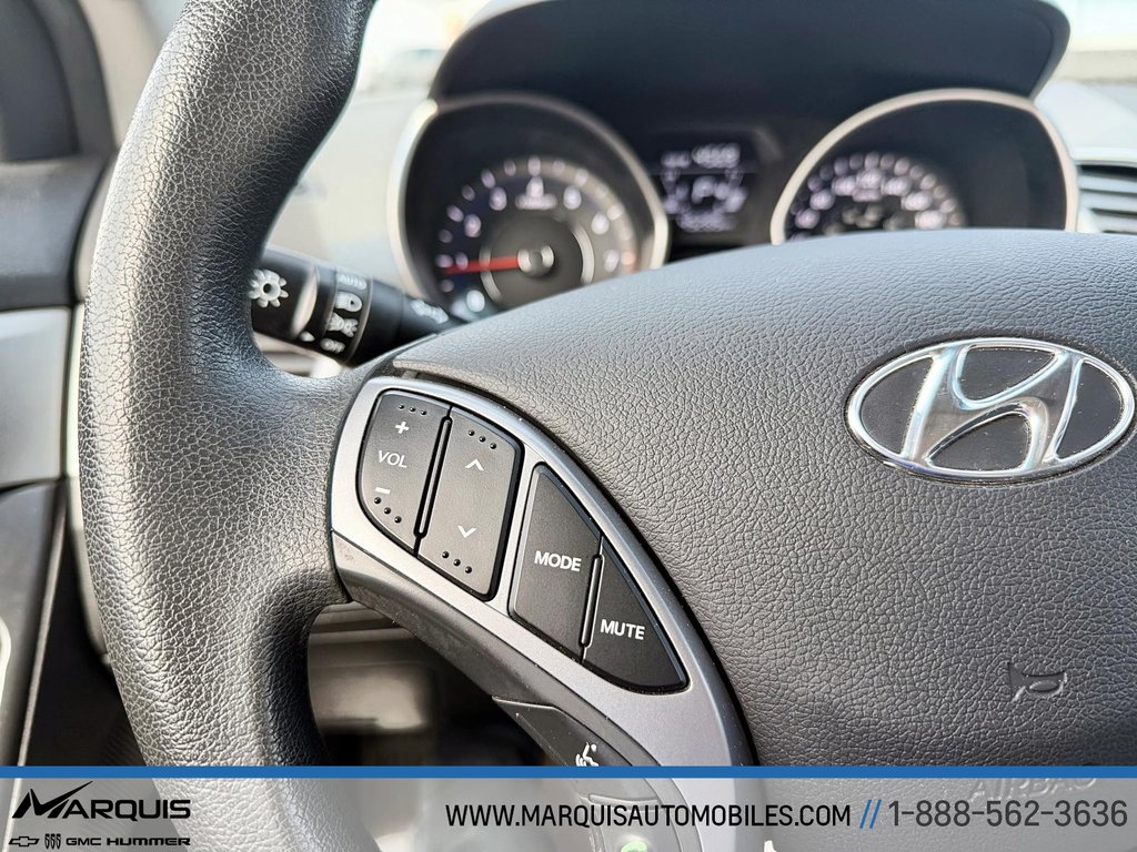 2015 Hyundai Elantra in Matane, Quebec - 7 - w1024h768px