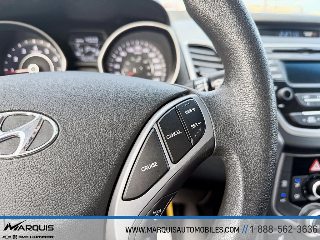 2015 Hyundai Elantra in Matane, Quebec - 8 - w1024h768px