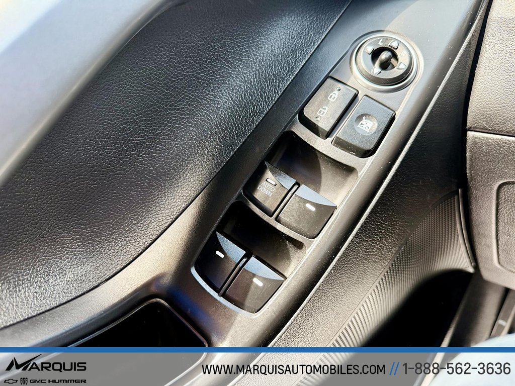 2015 Hyundai Elantra in Matane, Quebec - 3 - w1024h768px