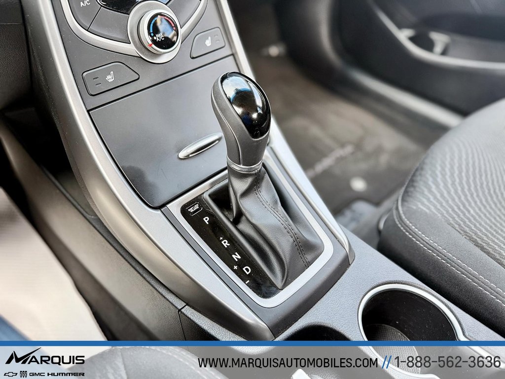2015 Hyundai Elantra in Matane, Quebec - 11 - w1024h768px