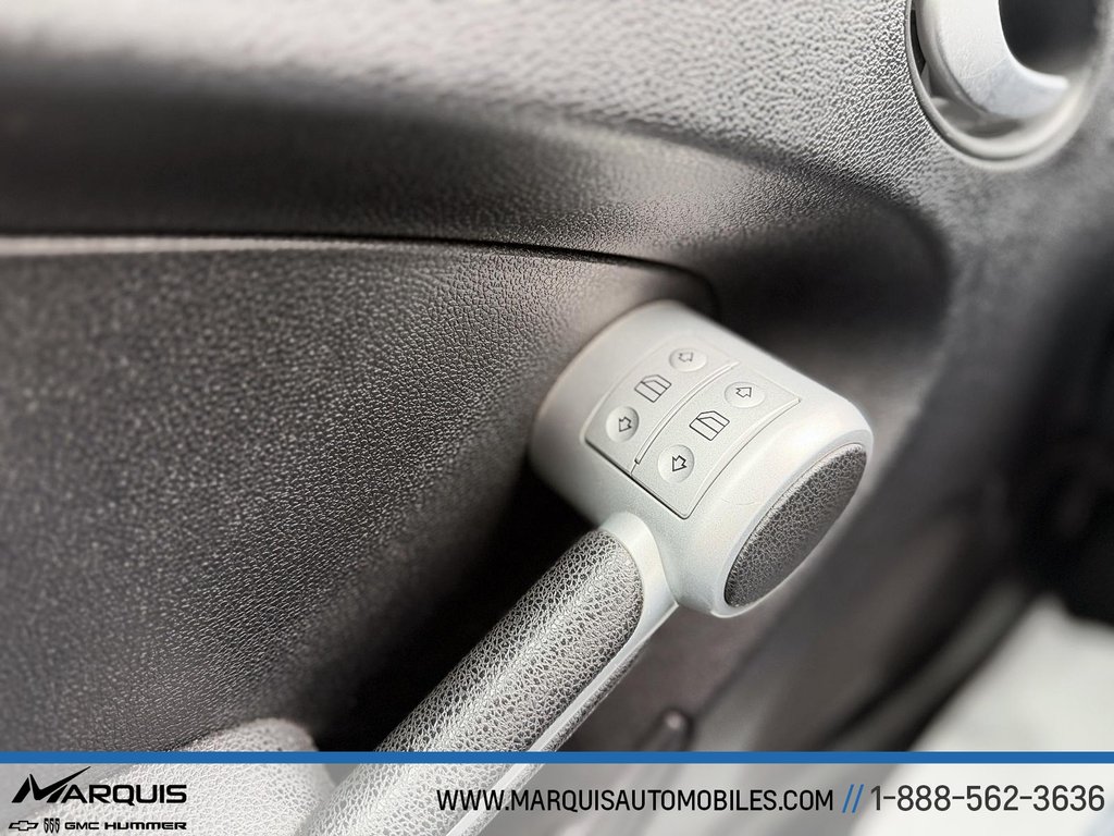 2006 Mercedes-Benz SLK-Class in Matane, Quebec - 7 - w1024h768px