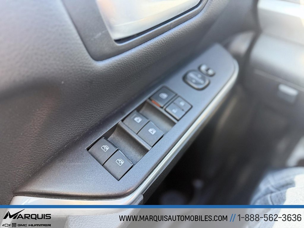2015 Toyota Camry in Matane, Quebec - 4 - w1024h768px
