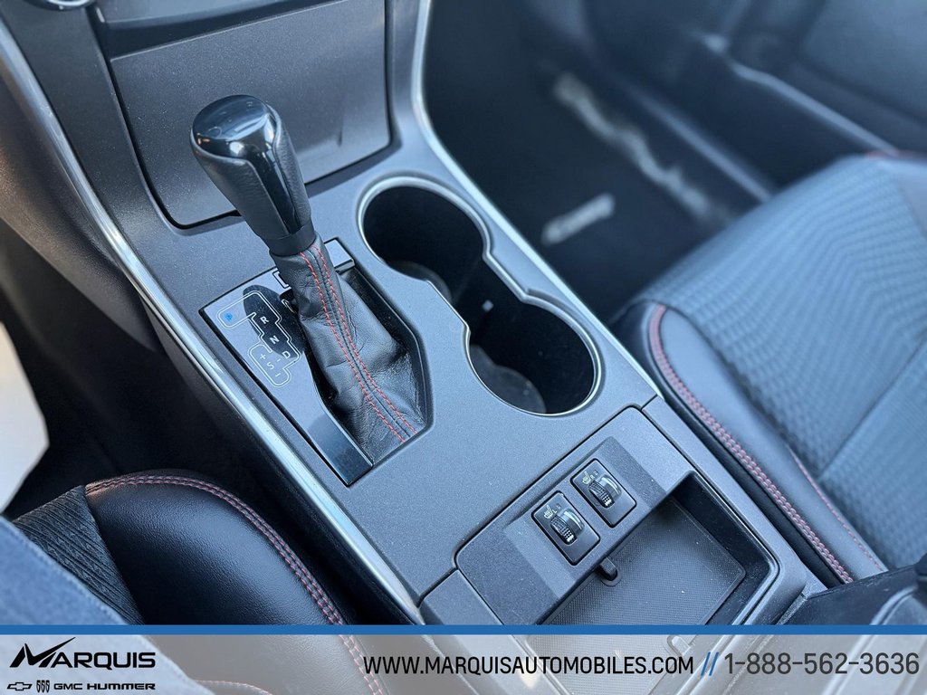 2015 Toyota Camry in Matane, Quebec - 14 - w1024h768px