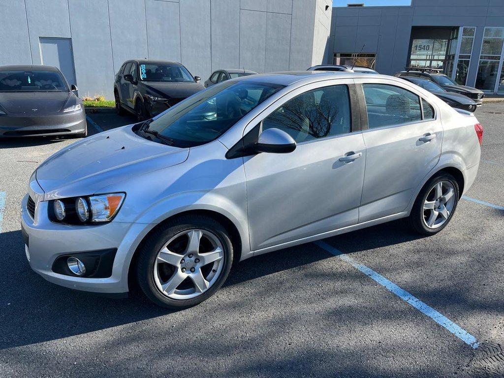 Chevrolet Sonic LT, AUT, AIR CLIMATISÉ, TOIT OUVRANT 2015 à Boucherville, Québec - 1 - w1024h768px