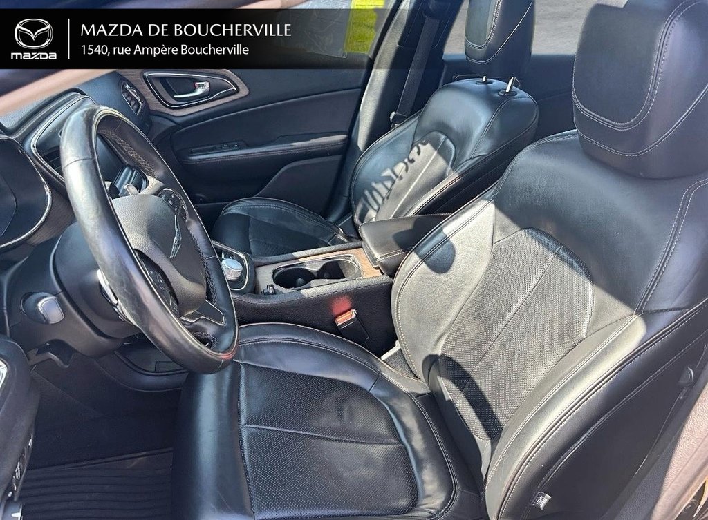 2015 Chrysler 200 200C,V6 3.6L - CUIR - TOIT-NAV in Boucherville, Quebec - 11 - w1024h768px