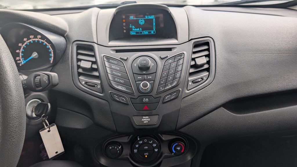 2015 Ford Fiesta BAS KM, SYNC, AIR CLIMATISÉ in Boucherville, Quebec - 15 - w1024h768px