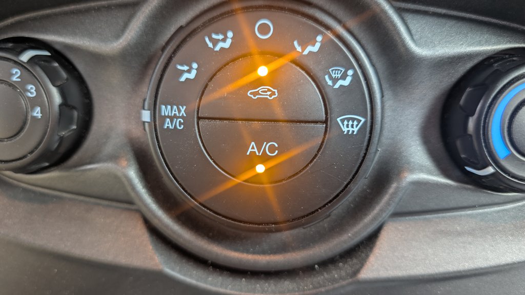 2015 Ford Fiesta S, SYNC, AIR CLIMATISER in Boucherville, Quebec - 11 - w1024h768px