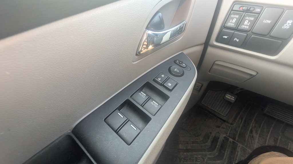 2016 Honda Odyssey EX-L, TOUJOURS ENTRETENU CHEZ HONDA in Boucherville, Quebec - 18 - w1024h768px