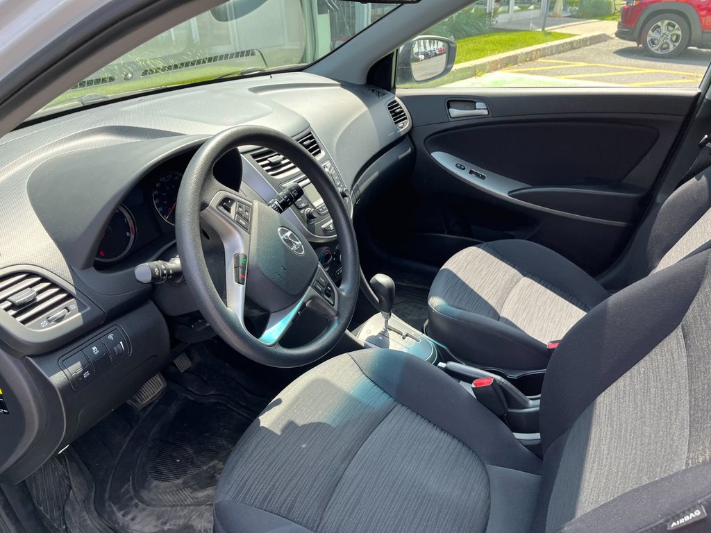 Hyundai Accent SE, AUT, AIR, TRÈS BAS KM 2017 à Boucherville, Québec - 7 - w1024h768px